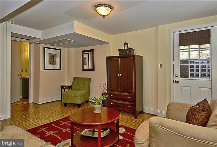 101 Hamilton Avenue Silver Spring, MD 20901 - Photo 22 of 29 a living room with furniture and a window