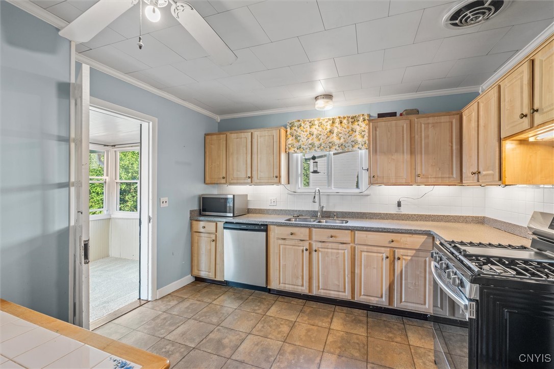 21 Union Street Auburn, NY 13021 - Photo 11 of 45 Kitchen