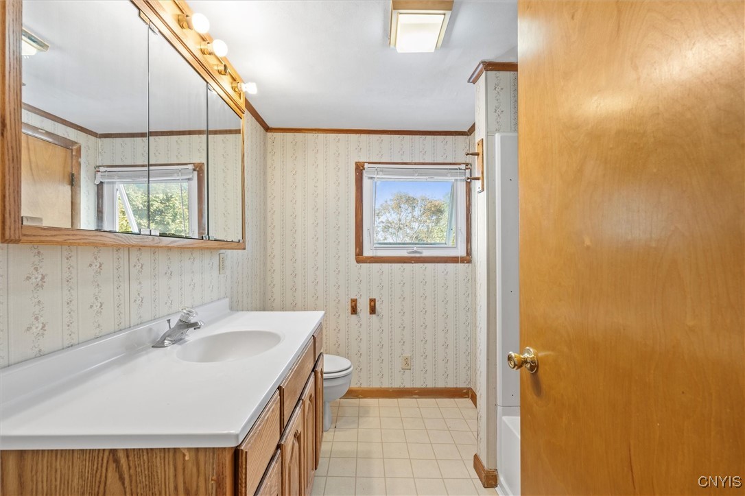 21 Union Street Auburn, NY 13021 - Photo 22 of 45 Second Floor Full Bath