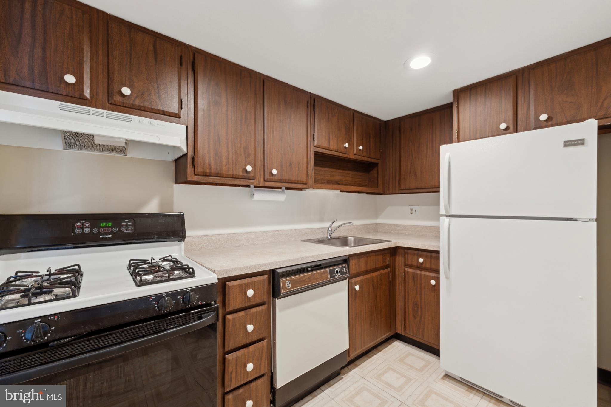 198 Old Forge Crossing Devon, PA 19333 - Photo 5 of 18