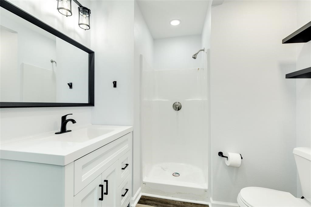 846 South Anderson Street Angleton, TX 77515 - Photo 20 of 29 a bathroom with a sink a toilet and shower