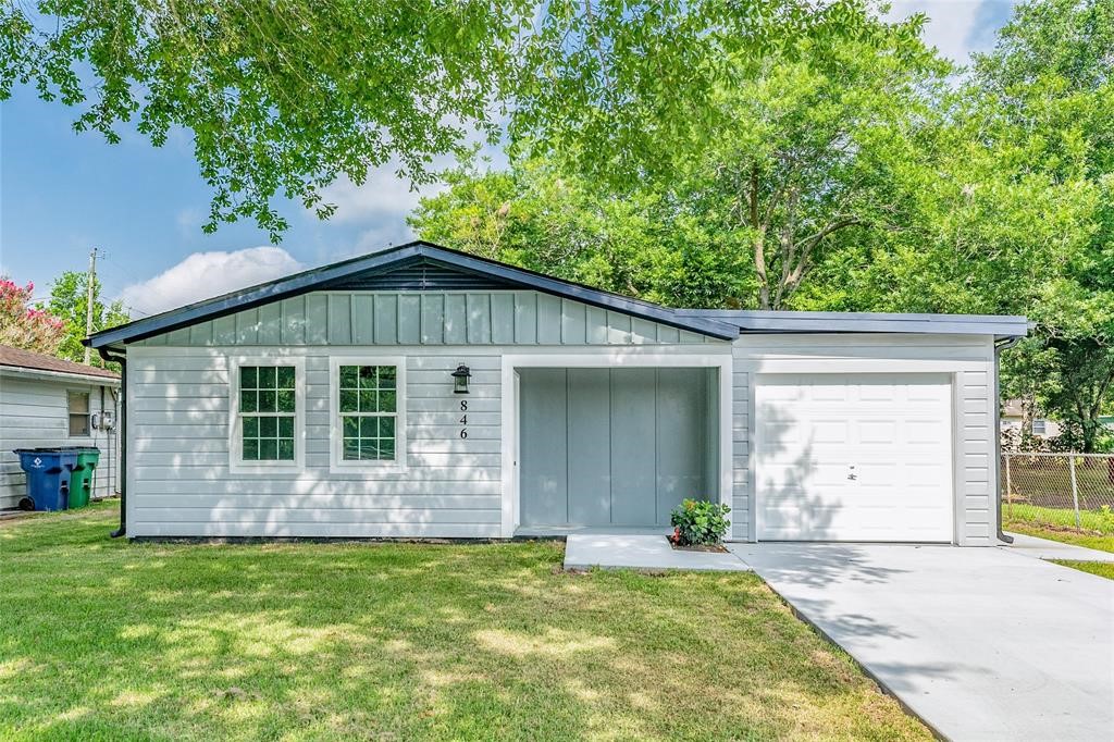 846 South Anderson Street Angleton, TX 77515 - Photo 2 of 29 a front view of a house with a garden and yard