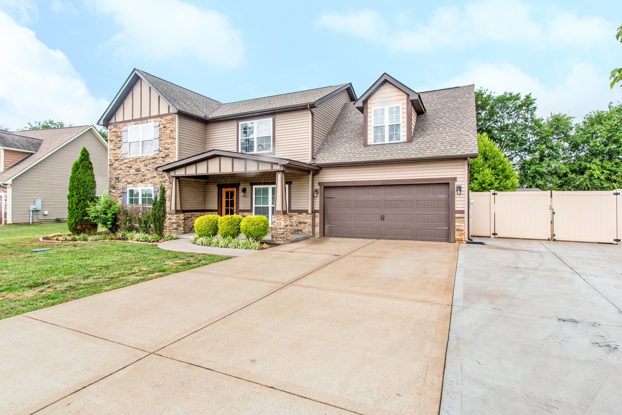 313 Drema Court Murfreesboro, TN 37127 - Photo 3 of 39 a front view of a house with garden
