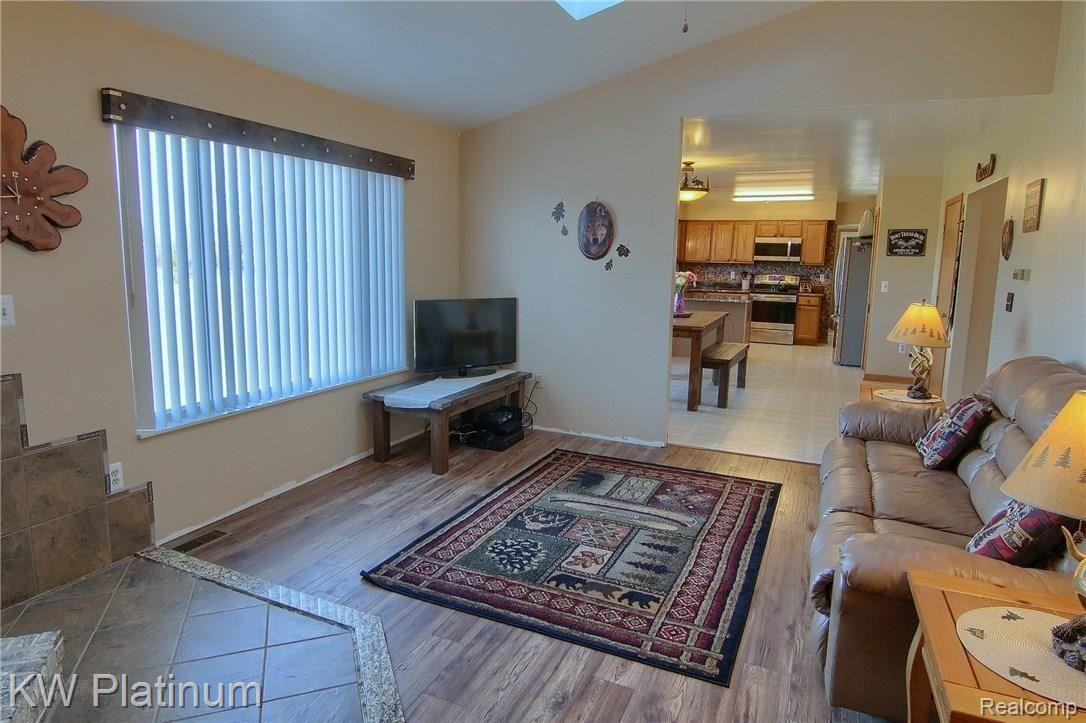 13386 Hunt Road Memphis, MI 48041 - Photo 11 of 30 Family_Room_2nd_View.jpg