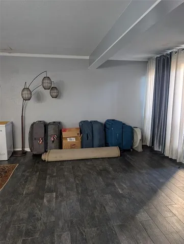 a view of a livingroom with closet