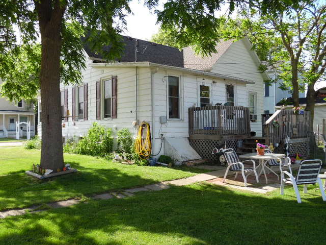 401 North 3rd Street Rochelle, IL 61068 - Photo 3 of 5 a house that has sitting area in front of a house