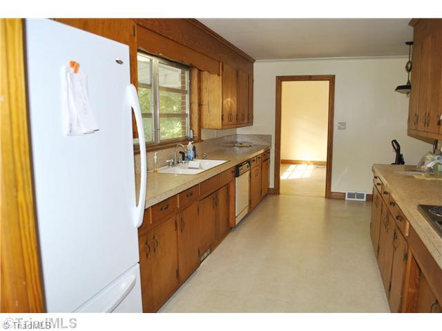 2530 Farmbrook Road Winston-Salem, NC 27103 - Photo 4 of 12 Kitchen.