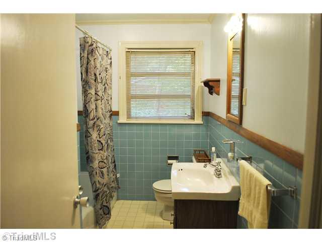 2530 Farmbrook Road Winston-Salem, NC 27103 - Photo 7 of 12 Other. Bathroom