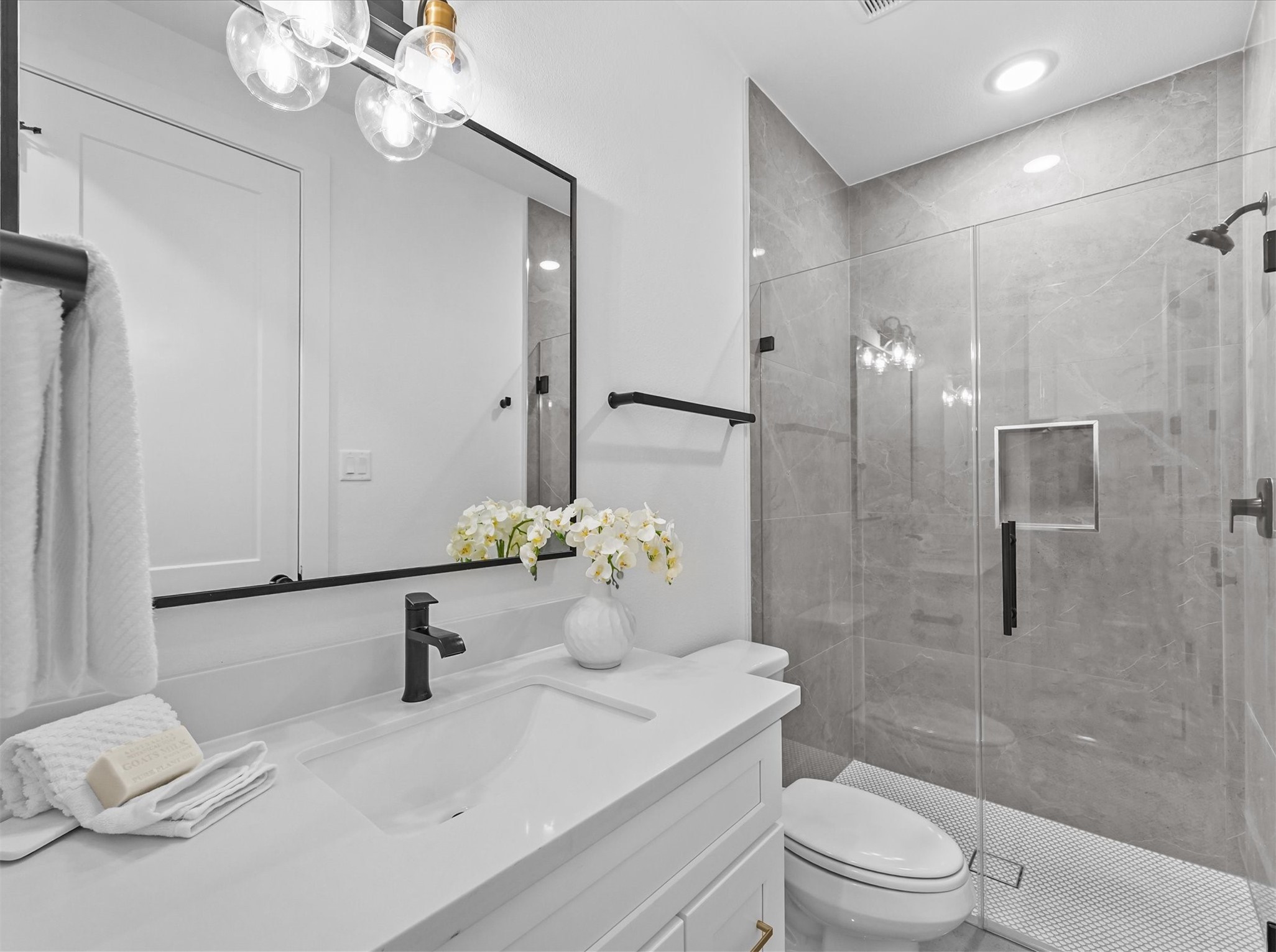 1802 Del Norte Street, Unit B Houston, TX 77018 - Photo 6 of 26