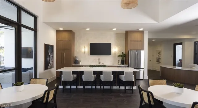 $2,599 | 7301 Lake Bank Loop, Unit PARKSIDE VILLA, Fort Myers, FL 33966