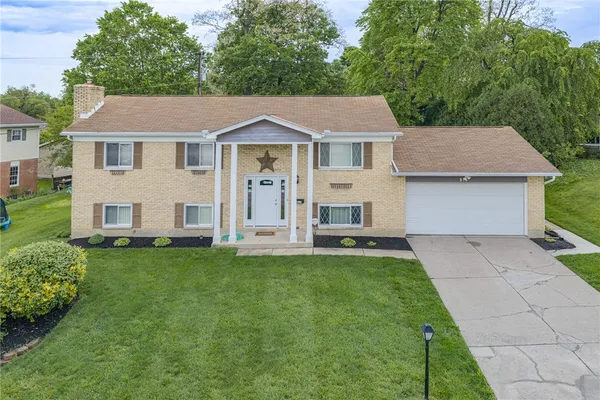 $299,900 | 812 Twin Oaks Drive, Riverside, OH 45431