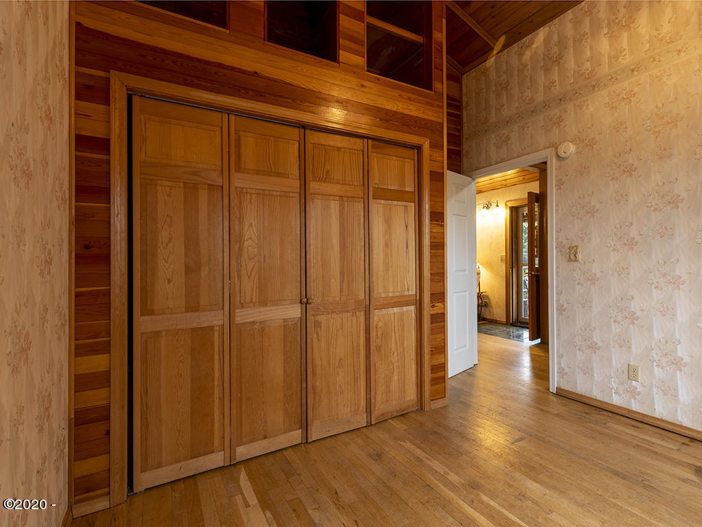 277 North S Low Road Seal Rock, OR 97376 - Photo 15 of 19 Second bedroom