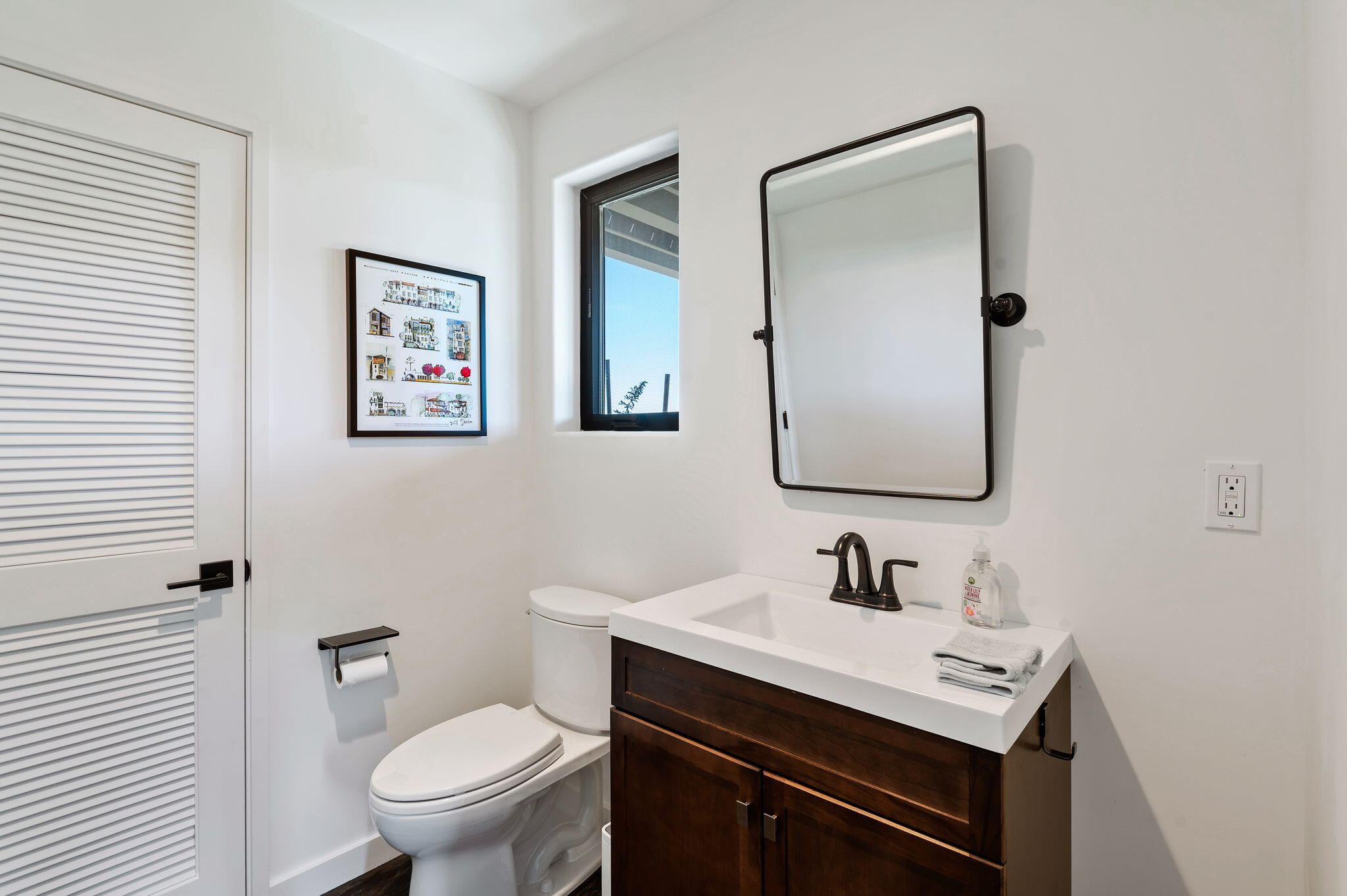 1415 La Cima Road, Unit B Santa Barbara, CA 93101 - Photo 21 of 22 22-web-or-mls-22 - Powder Room