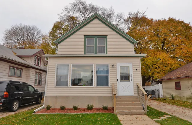 $185,000 | 2029 Summit Avenue, Racine, WI 53404