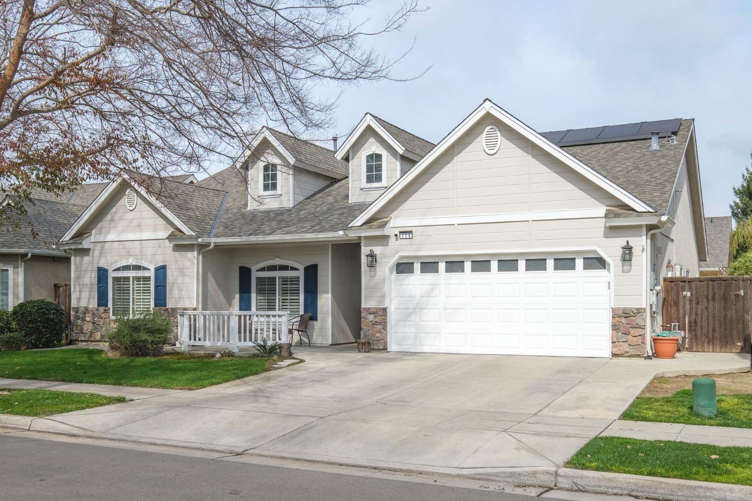 228 East Gibson Avenue Reedley, CA 93654 - Photo 3 of 29 Gallery Image 3