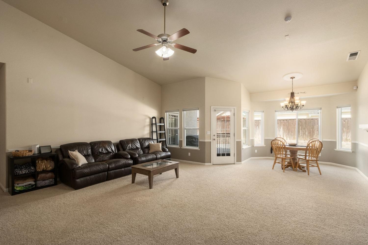 228 East Gibson Avenue Reedley, CA 93654 - Photo 6 of 29 Gallery Image 6
