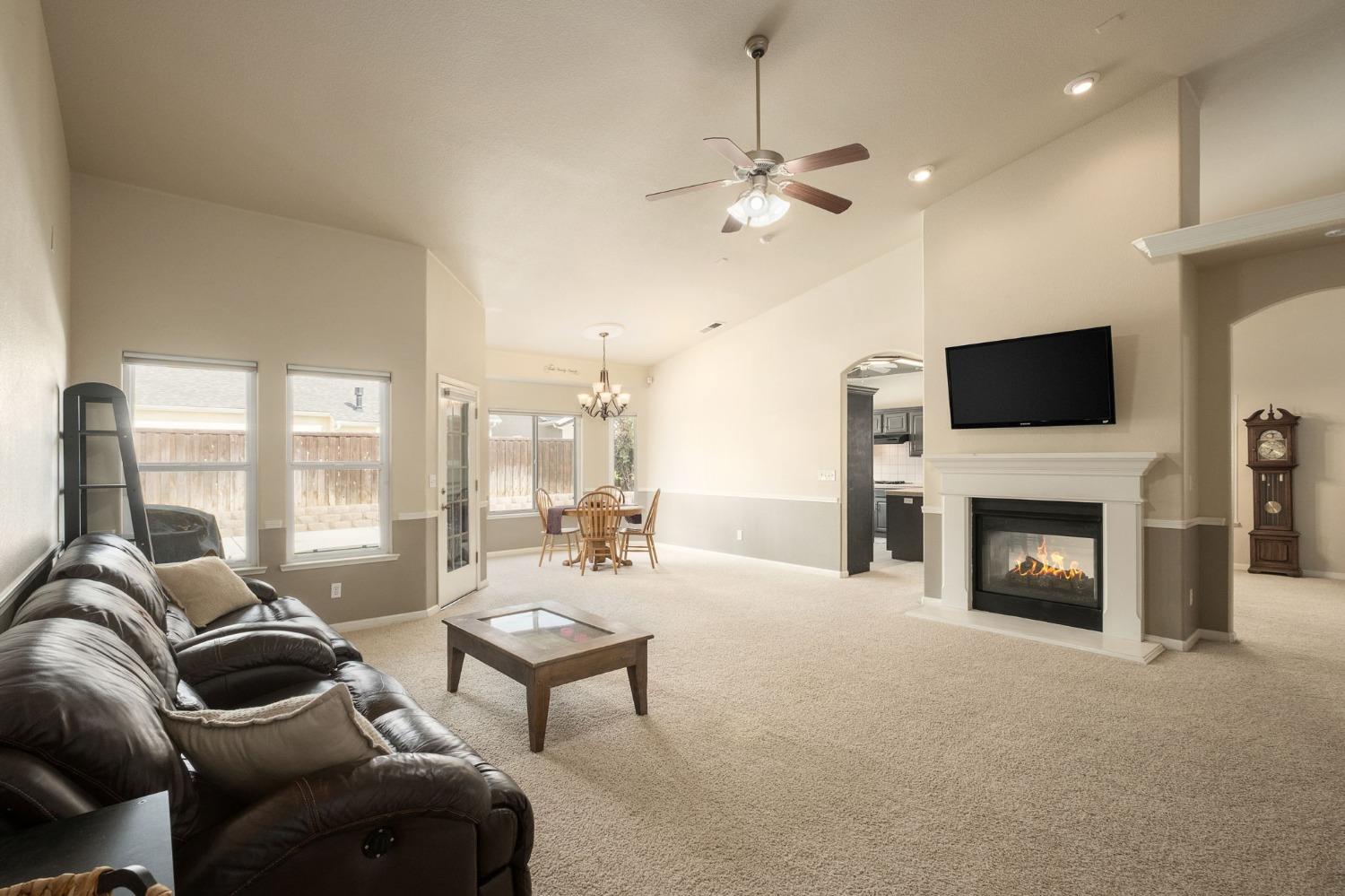 228 East Gibson Avenue Reedley, CA 93654 - Photo 7 of 29 Gallery Image 7