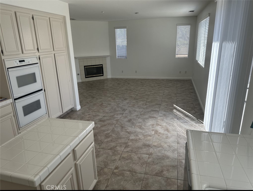 11306 Trailstone Court Riverside, CA 92505 - Photo 13 of 35