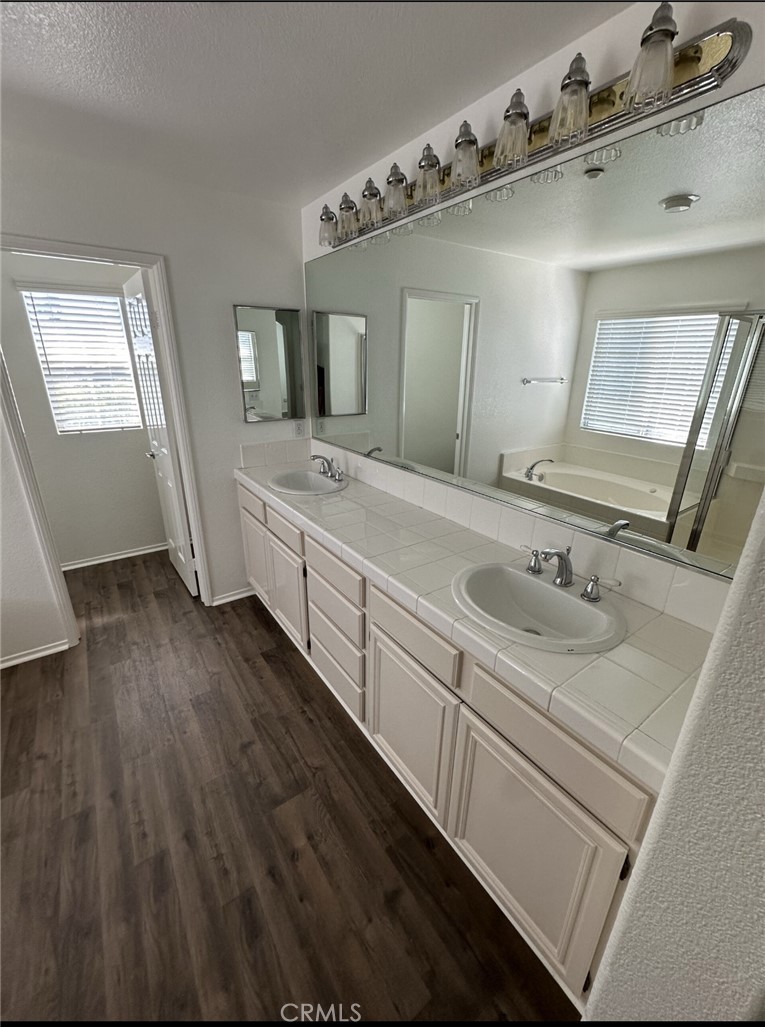 11306 Trailstone Court Riverside, CA 92505 - Photo 18 of 47 Master bath