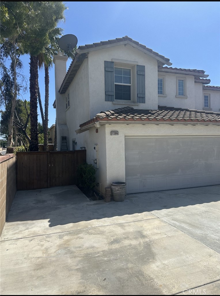 11306 Trailstone Court Riverside, CA 92505 - Photo 4 of 47 Left Side