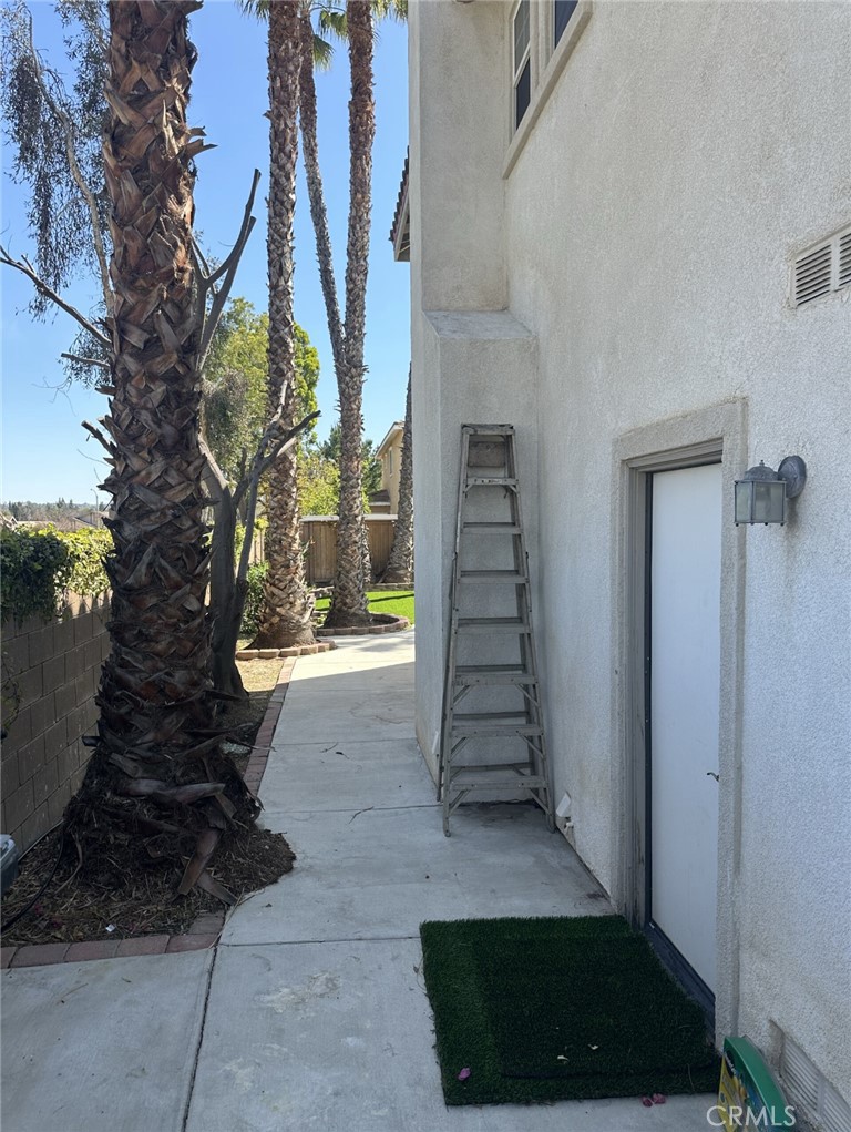 11306 Trailstone Court Riverside, CA 92505 - Photo 6 of 35