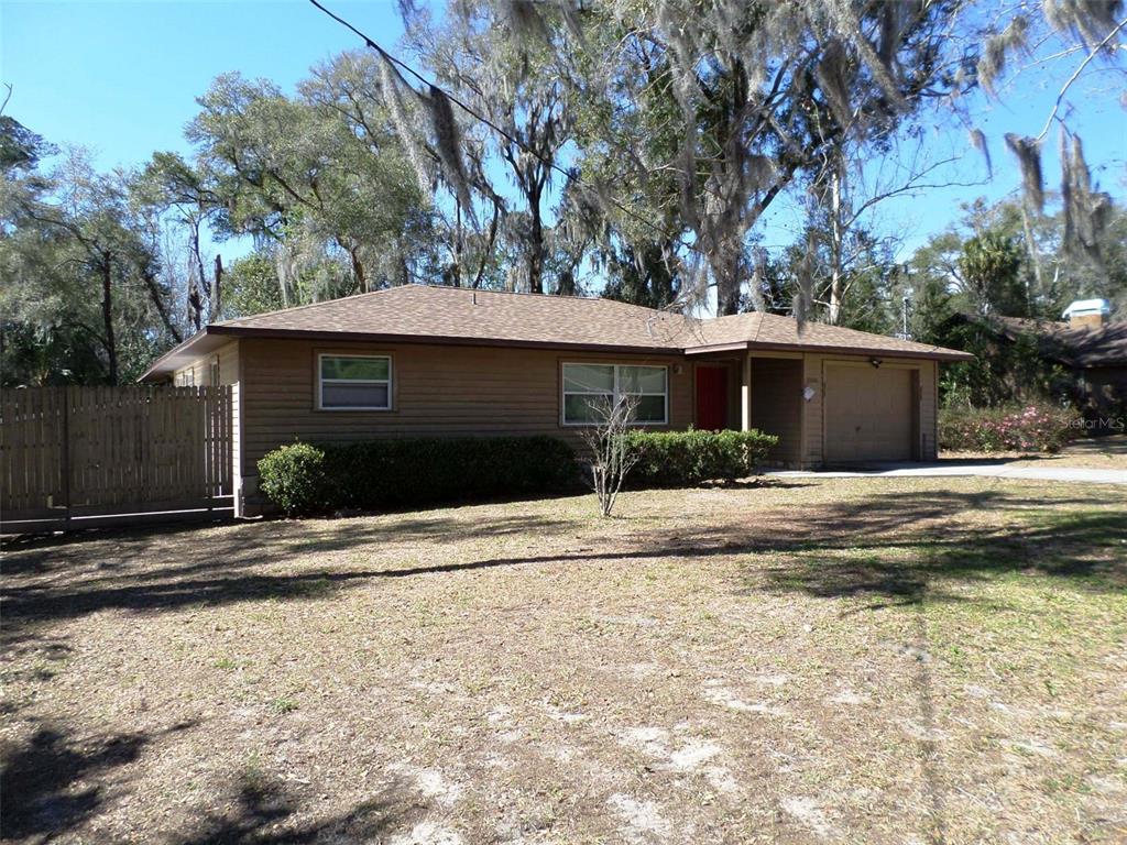 11606 Kennesaw Road Dunnellon, FL 34431 - Photo 2 of 33 a front view of a house with a yard