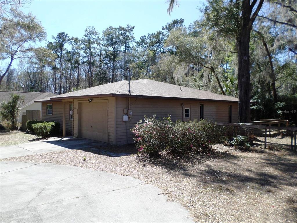 11606 Kennesaw Road Dunnellon, FL 34431 - Photo 4 of 33 a front view of house with yard and trees around