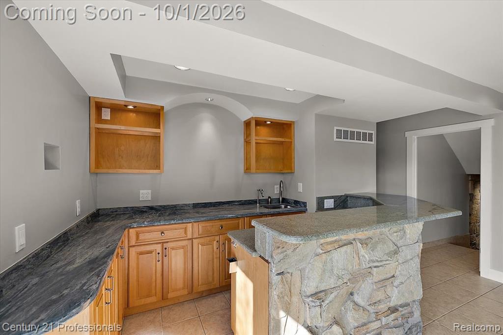 8380 Pine Knob Road Clarkston, MI 48348 - Photo 6 of 33 Gallery Image 6