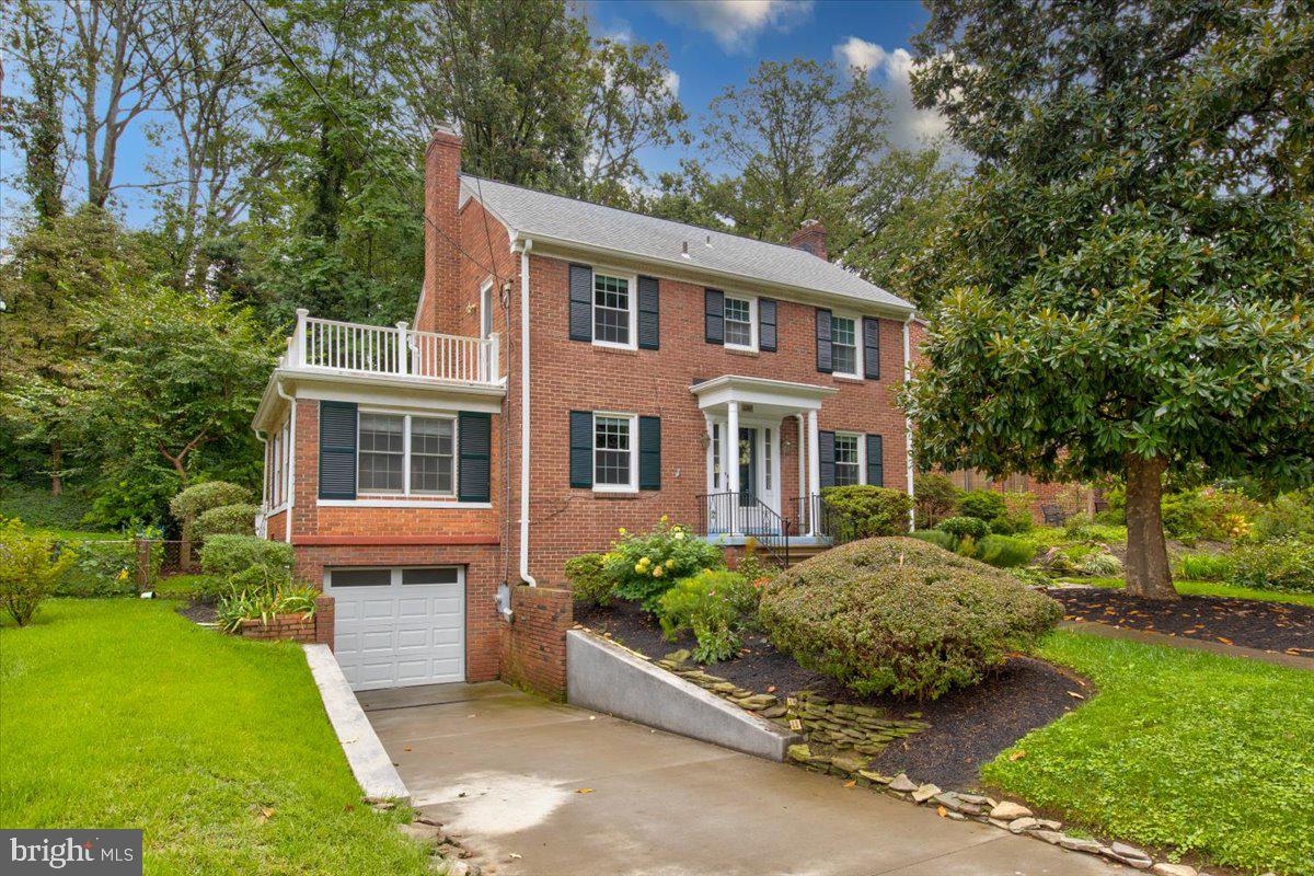 3301 Russell Road Alexandria, VA 22305 - Photo 1 of 48