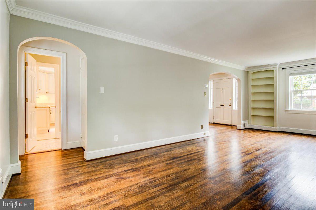 3301 Russell Road Alexandria, VA 22305 - Photo 15 of 48 Family Room