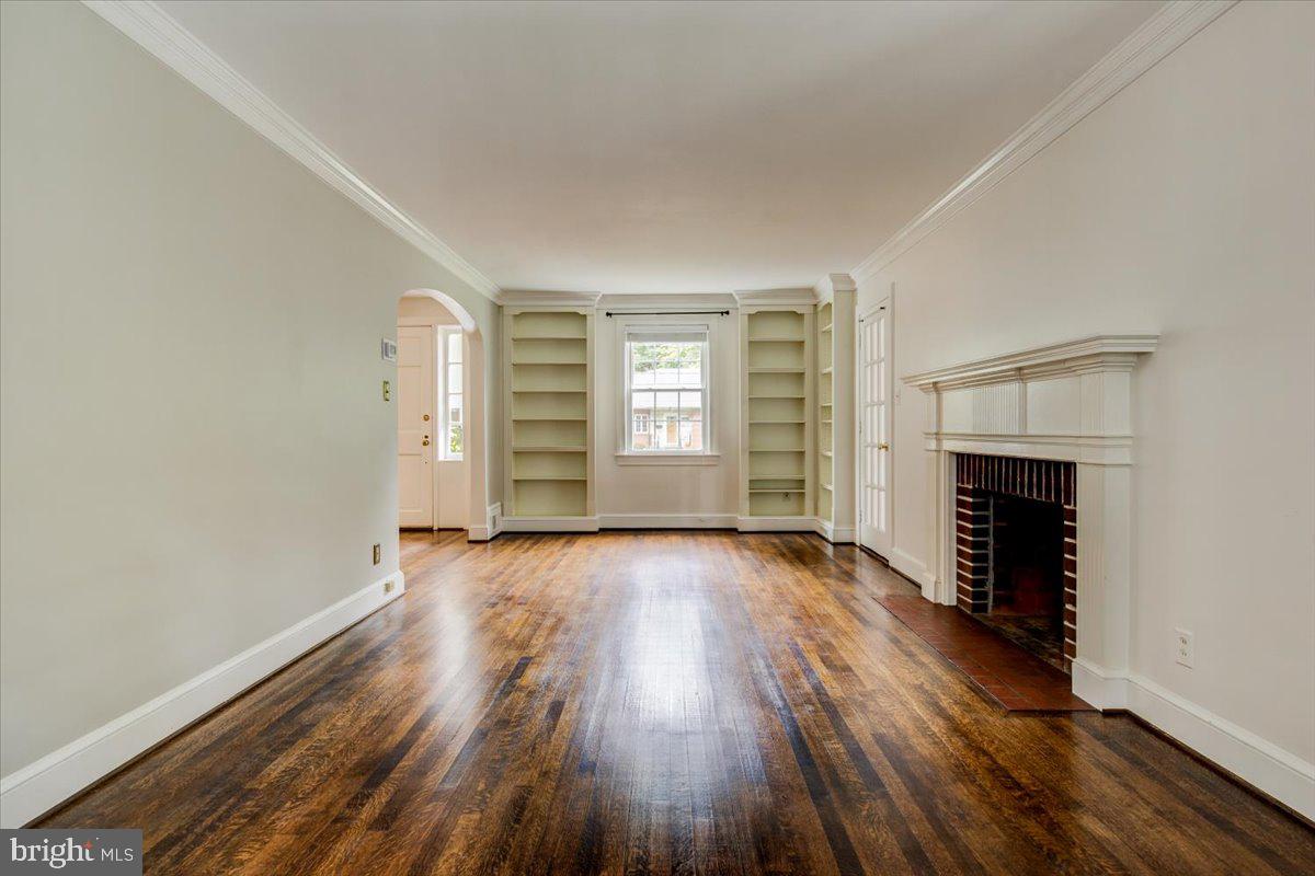 3301 Russell Road Alexandria, VA 22305 - Photo 16 of 48 Family Room