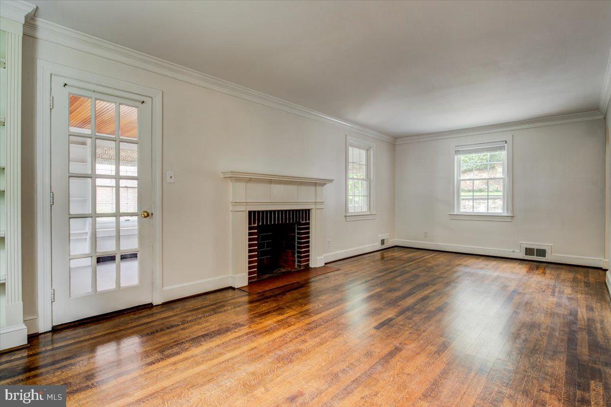 3301 Russell Road Alexandria, VA 22305 - Photo 17 of 48 Family Room