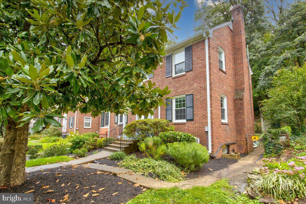 3301 Russell Road Alexandria, VA 22305 - Photo 3 of 48