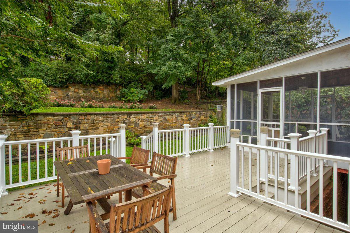 3301 Russell Road Alexandria, VA 22305 - Photo 21 of 48 Deck