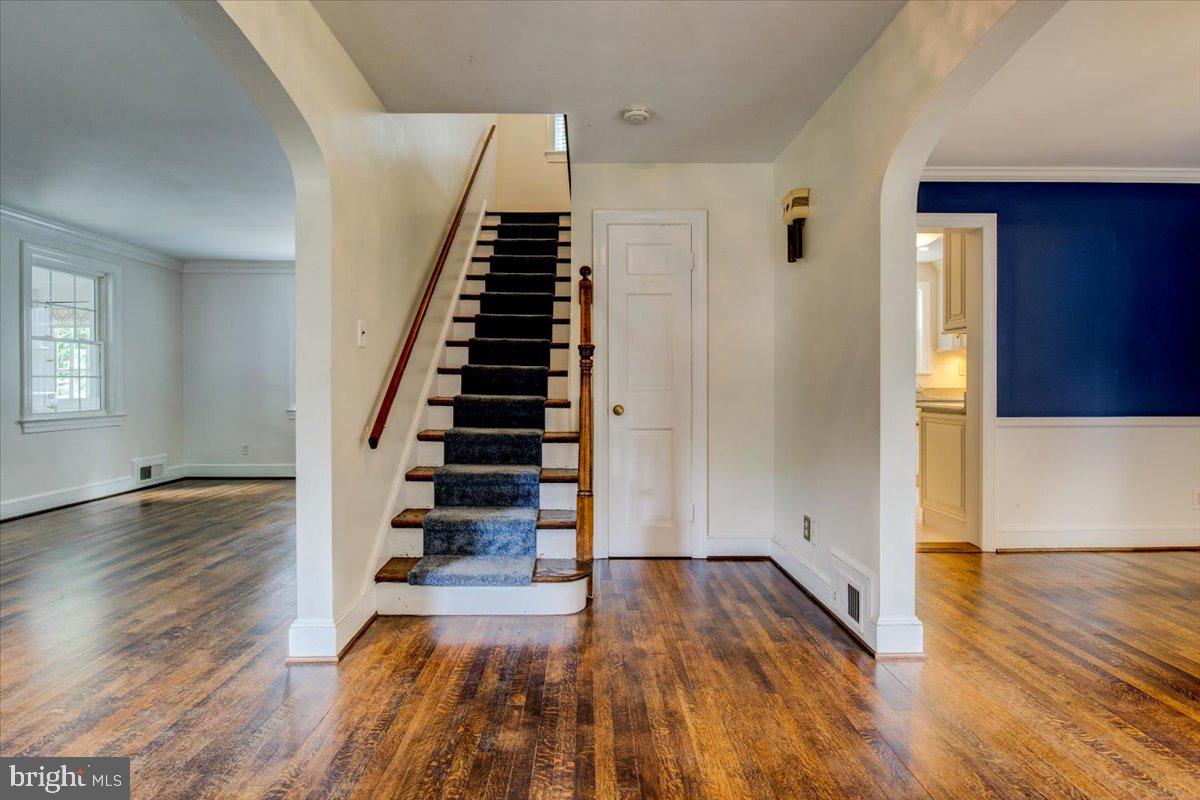 3301 Russell Road Alexandria, VA 22305 - Photo 23 of 48 Stairs to Bedroom Level