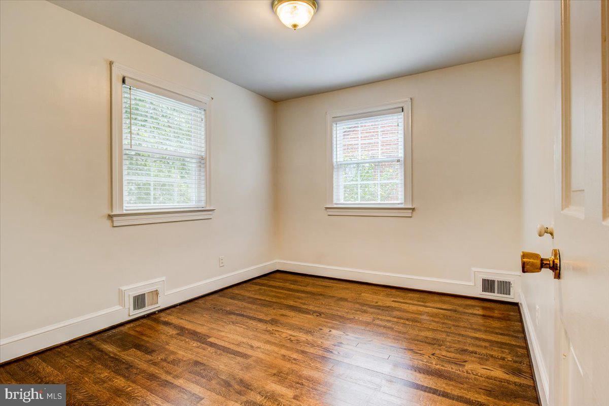 3301 Russell Road Alexandria, VA 22305 - Photo 24 of 48 Bedroom 1
