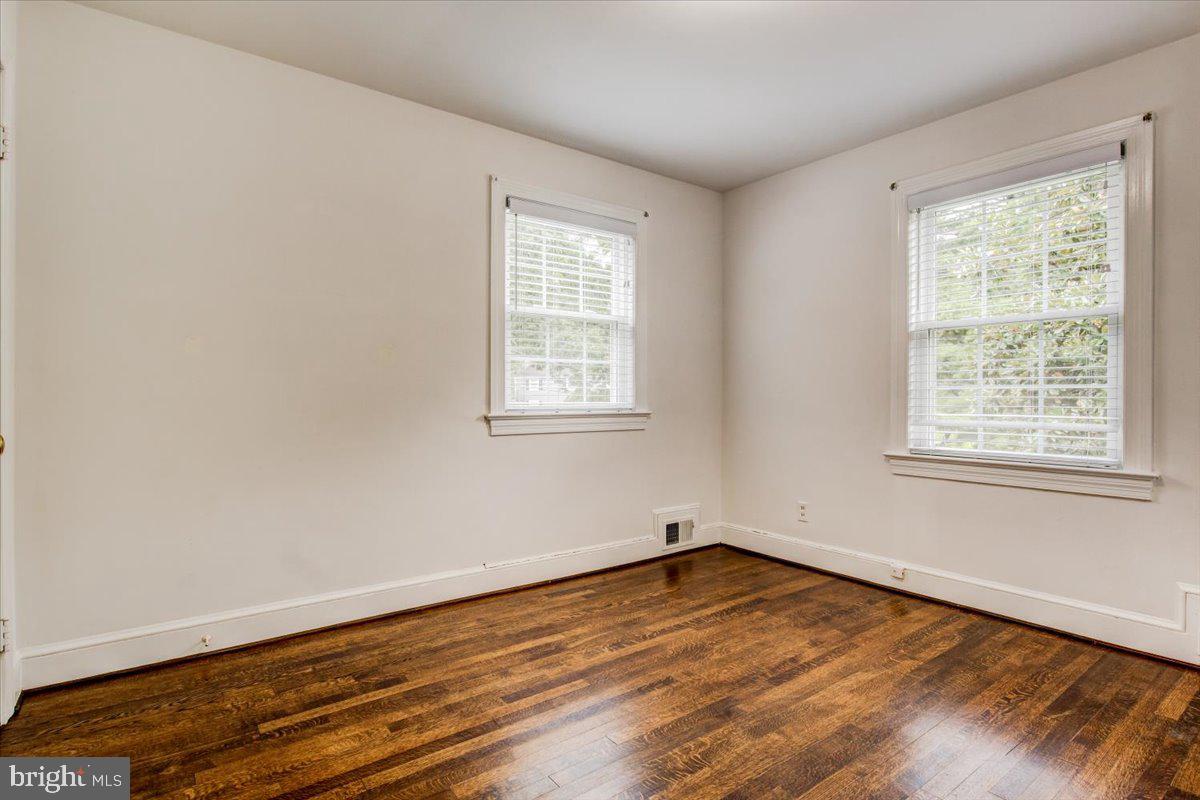 3301 Russell Road Alexandria, VA 22305 - Photo 27 of 48 Bedroom 2