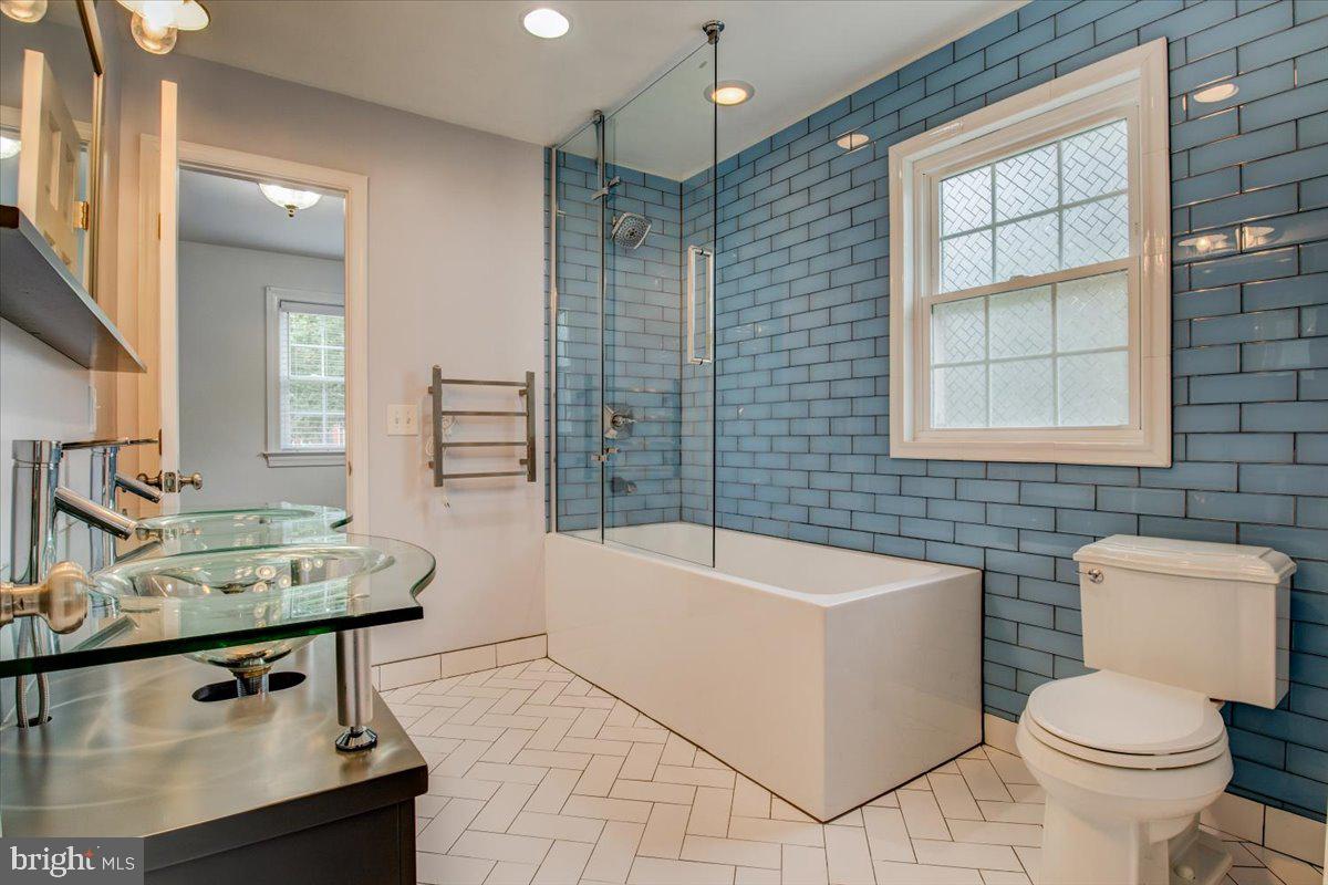 3301 Russell Road Alexandria, VA 22305 - Photo 30 of 48 Bathroom