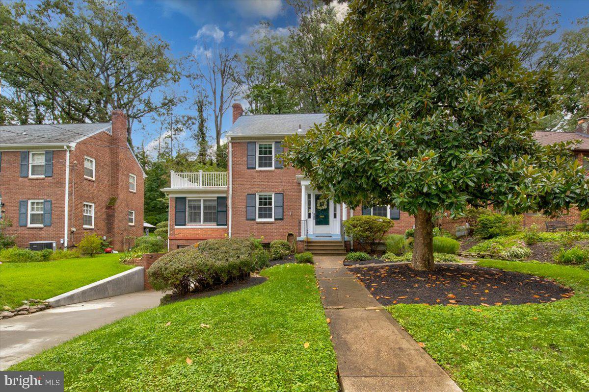 3301 Russell Road Alexandria, VA 22305 - Photo 4 of 48