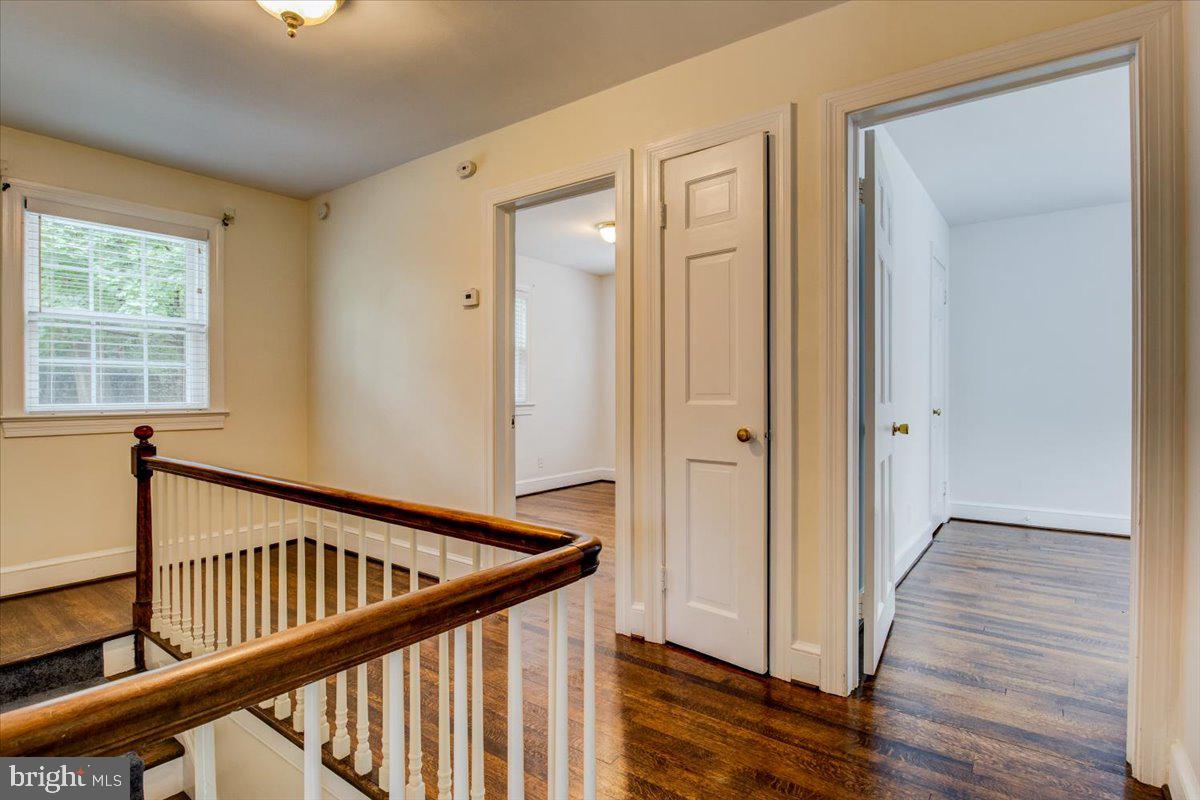 3301 Russell Road Alexandria, VA 22305 - Photo 37 of 48 Upper Level Hallway
