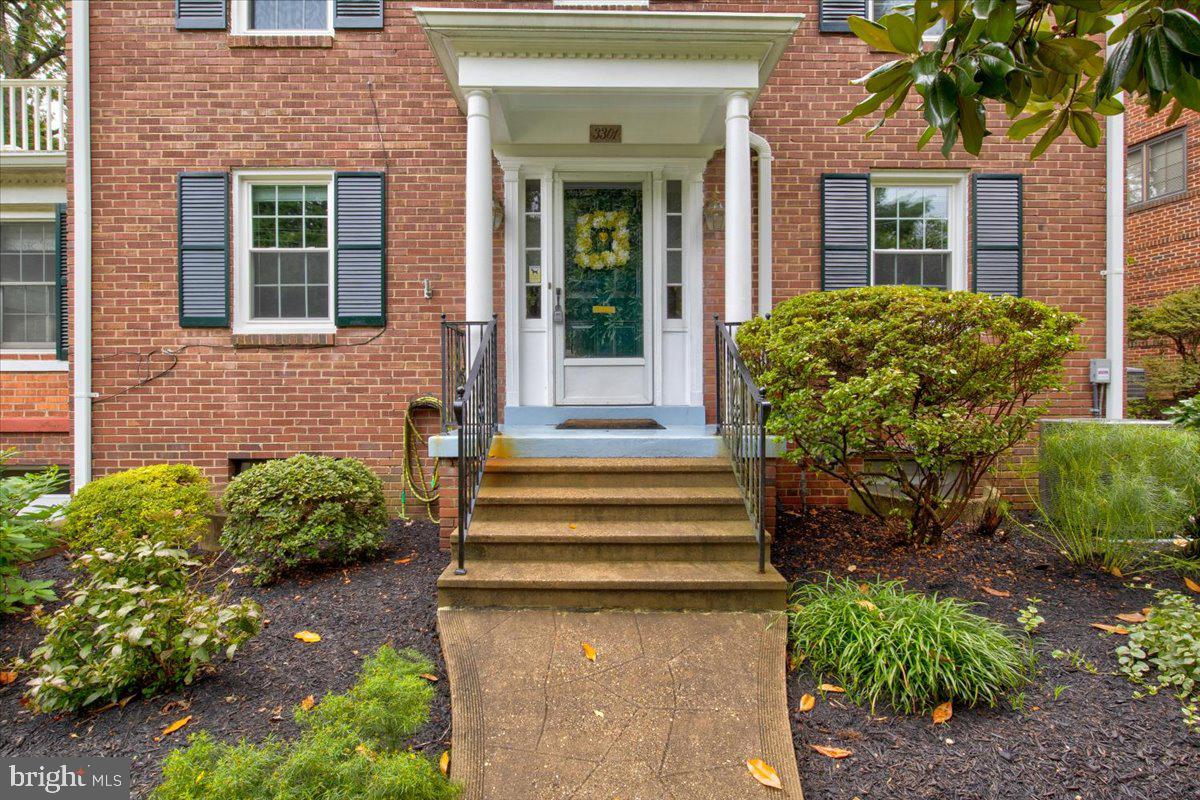 3301 Russell Road Alexandria, VA 22305 - Photo 5 of 48