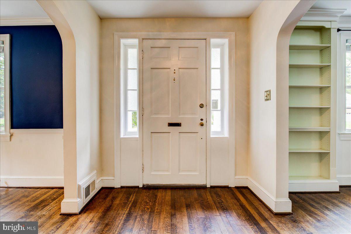 3301 Russell Road Alexandria, VA 22305 - Photo 6 of 48 Front Door - welcome!