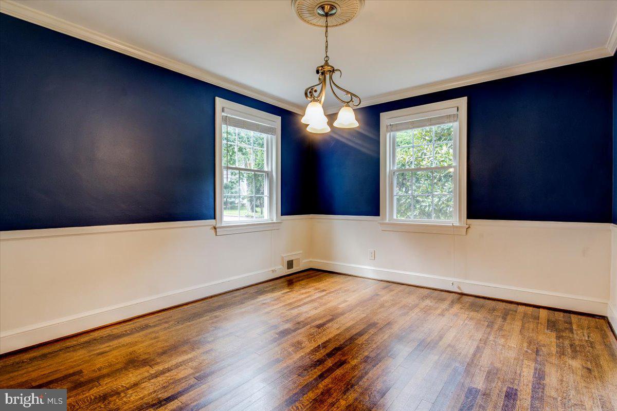 3301 Russell Road Alexandria, VA 22305 - Photo 8 of 48 Dining Room