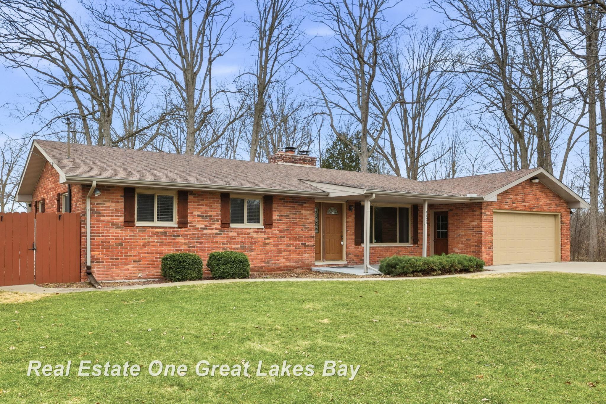 7205 Trinklein Road Saginaw, MI 48609 - Photo 3 of 81 50202618-fa2bd7fd-e940-4ead-84c5-b42655abee12.JPG