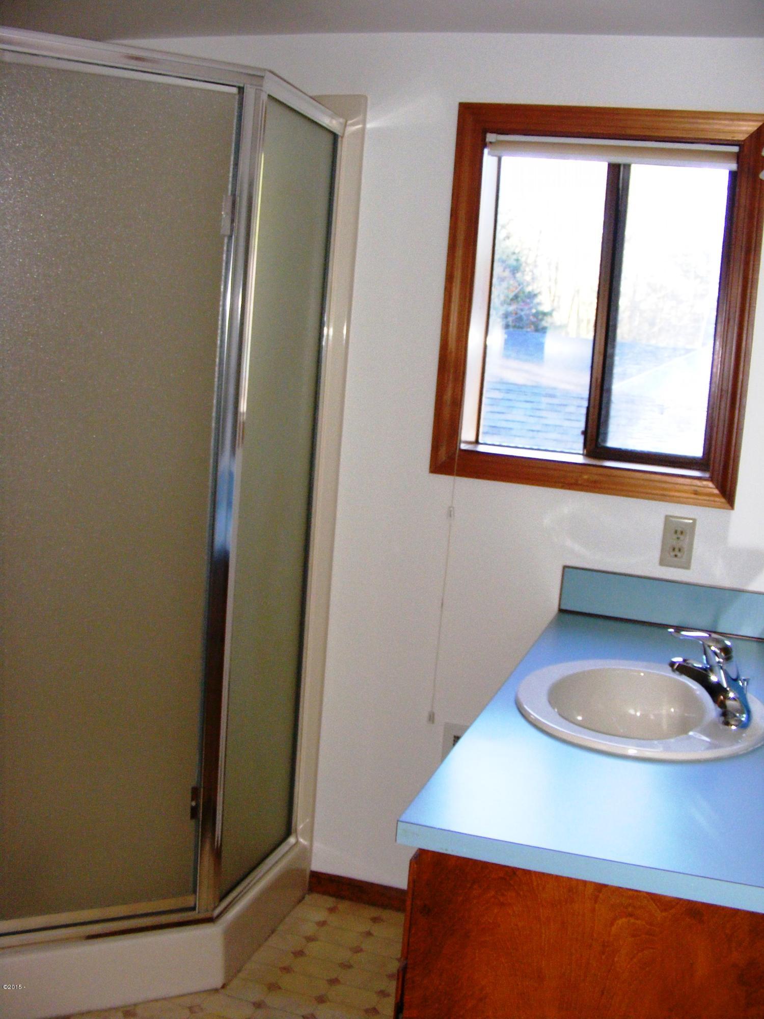 568 Hamer Road Siletz, OR 97380 - Photo 10 of 20 2nd Bath