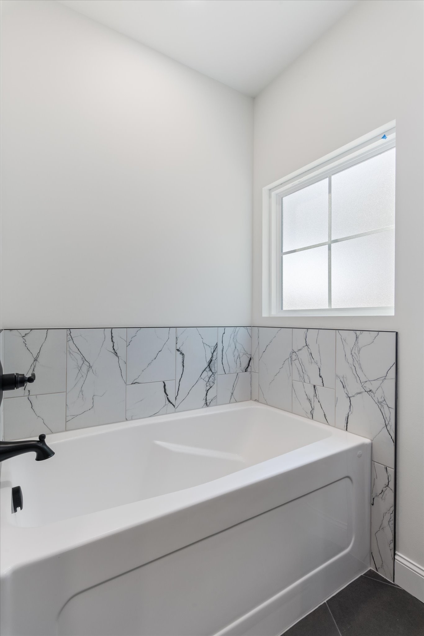 537 Shelton Road Manchester, TN 37355 - Photo 16 of 36 a bathroom with a bathtub and next to a window