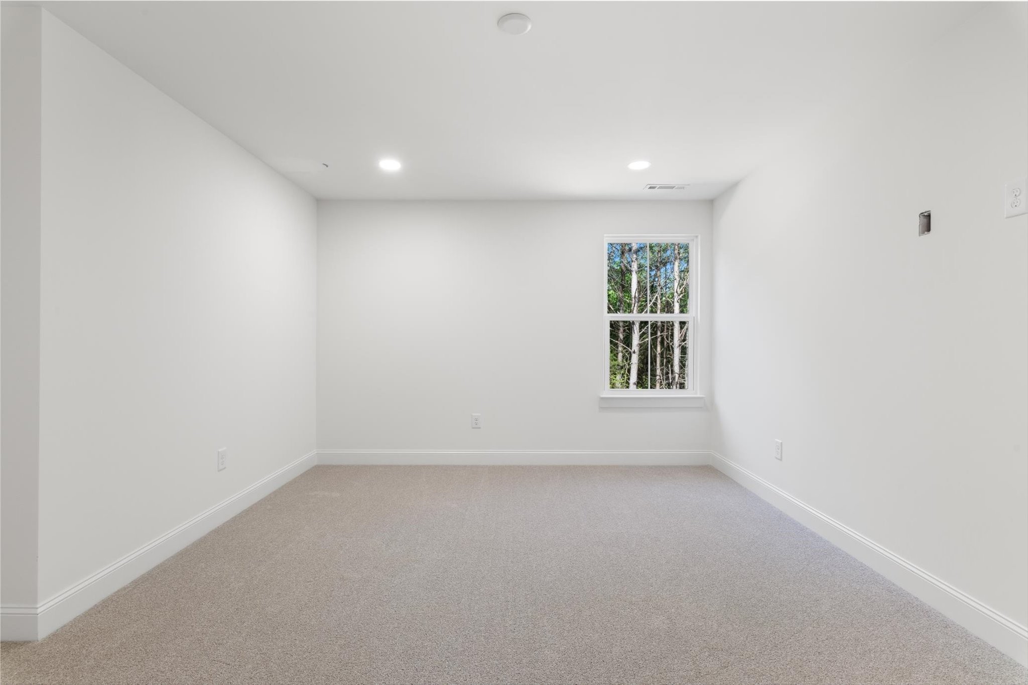 537 Shelton Road Manchester, TN 37355 - Photo 22 of 36 an empty room with windows