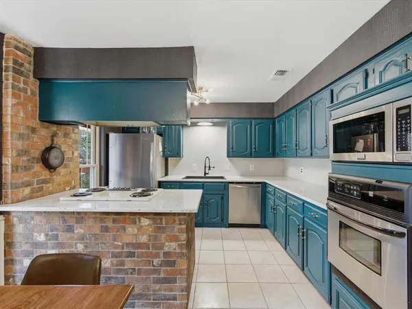 $399,000 | 2801 Meadow Creek, Bedford, TX 76021