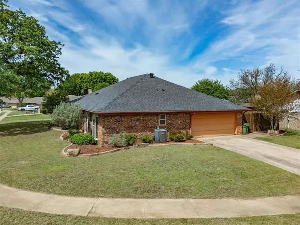 $399,000 | 2801 Meadow Creek, Bedford, TX 76021