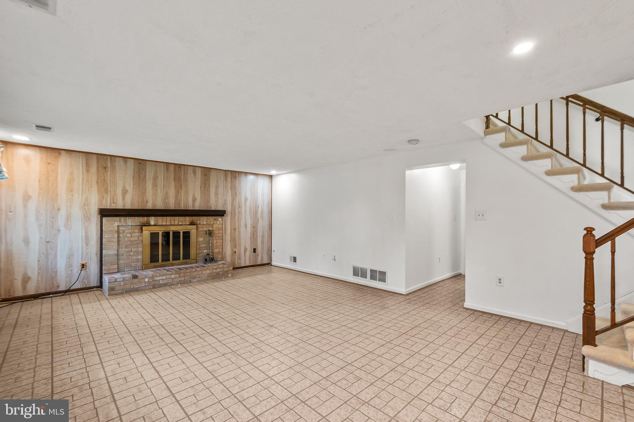 9005 Penn Manor Court Springfield, VA 22153 - Photo 27 of 38 Family room view 2